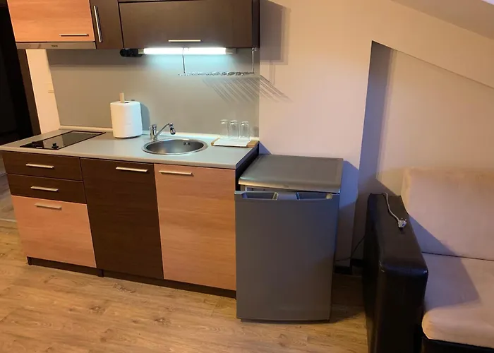 7 In Alexander Complex Apartman