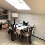 7 In Alexander Complex Apartment *