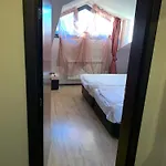 7 In Alexander Complex Apartment *