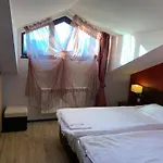 Apartment 7 In Alexander Complex