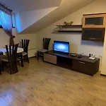 Apartment 7 In Alexander Complex *