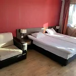 Apartment 7 In Alexander Complex