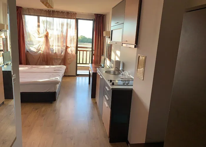 7 In Alexander Complex * Bansko